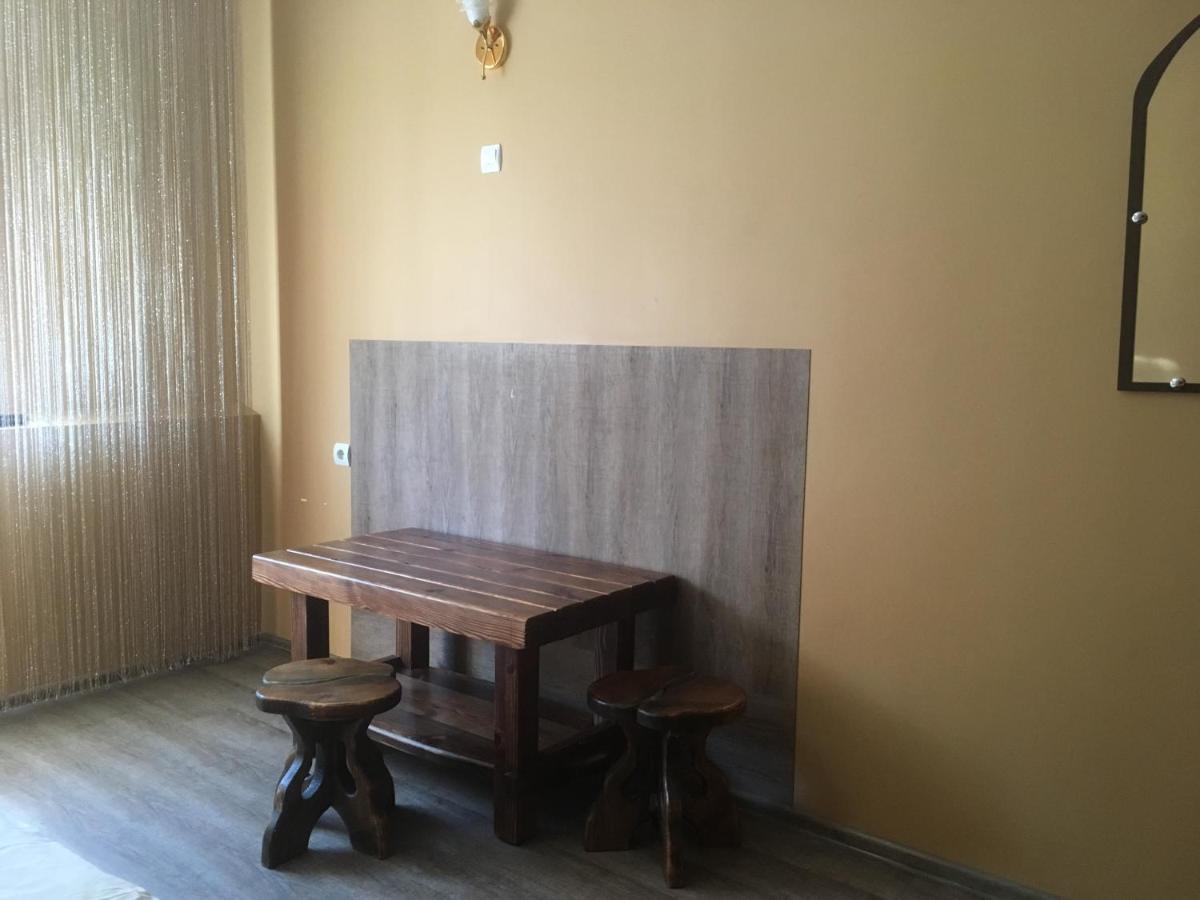 Міні-Готель Нептун Rivne Esterno foto