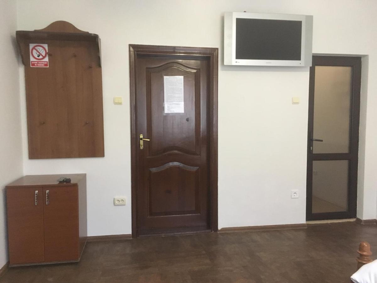 Міні-Готель Нептун Rivne Esterno foto